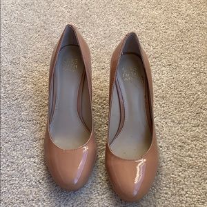 Saks fifth avenue tan patent leather wedge heel platform style